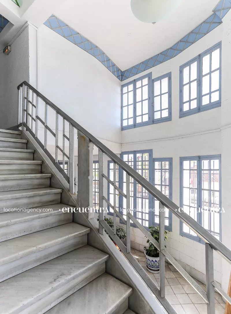 The Shiny Hotel 007-dt007-highlights-timeless-atemporal-vintage-retro-stairs-natural-light.JPG