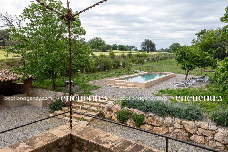 The White Frog 24-if630-24d-092.JPG