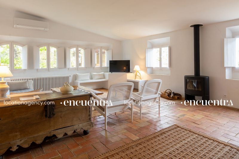 The White Frog 13-if630-24d-061.JPG