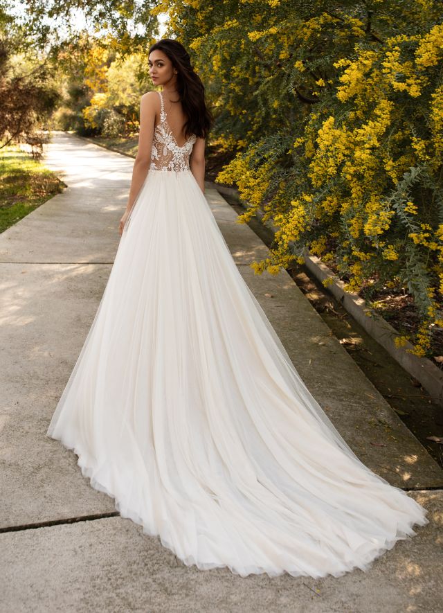  04-1495-sant-patrick-pronovias-2020-cruise-collection-mary-meiska.JPG  