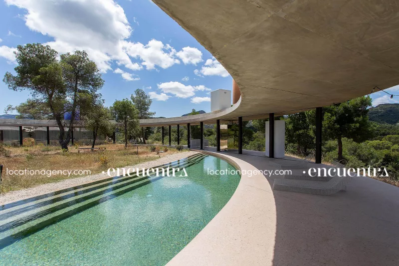 Circled 009-hi002-house-without-limits-nature-view-circular-house-concrete-architecture-lake-pool.JPG