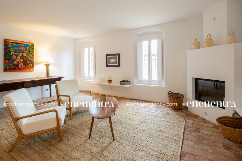 The White Frog 07-if630-24d-040.JPG