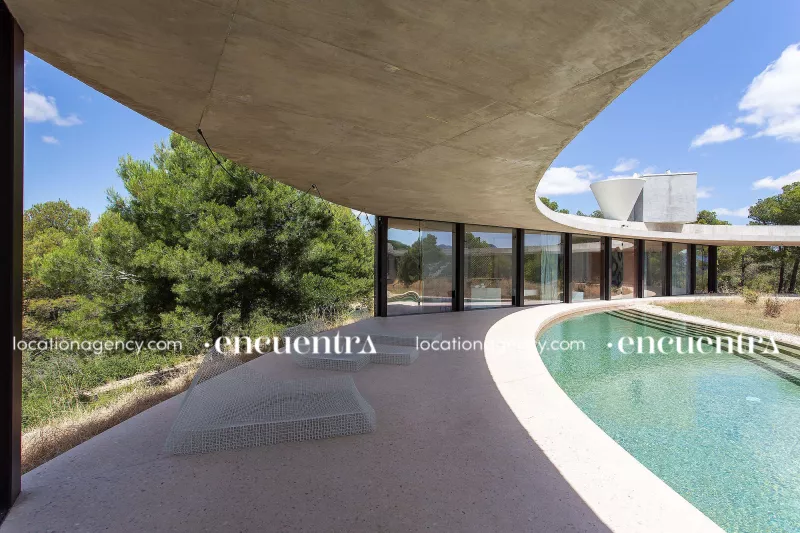 Circled 004-hi002-house-without-limits-nature-view-circular-house-concrete-architecture-lake-pool-views.JPG