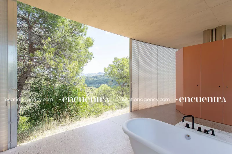 Circled 014-hi002-house-without-limits-nature-view-circular-house-concrete-architecture-living-areas-bathroom.JPG