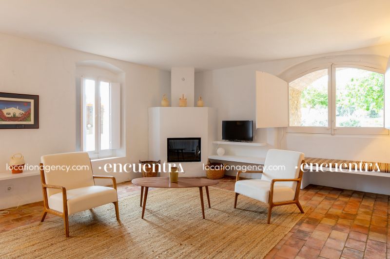 The White Frog 08-if630-24d-041.JPG