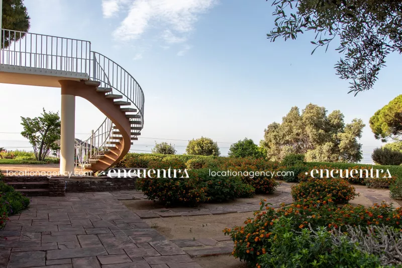 Back to the 60s 002-hd020-timeless-atemporal-seaside-villa-vintage-house-retro-house-location-for-shoot-1.JPG