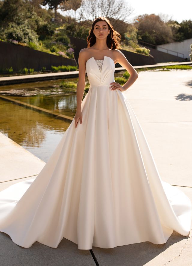  05-1495-sant-patrick-pronovias-2020-cruise-collection-mary-meiska.JPG  