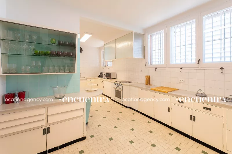 Back to the 60s 012-hd020-timeless-atemporal-villa-vintage-house-retro-house-kitchen-indoors-1.JPG