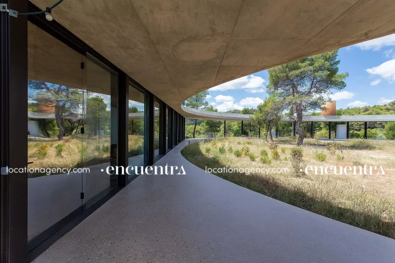 Circled 017-hi002-house-without-limits-nature-view-circular-house-concrete-architecture-interior-patio.JPG