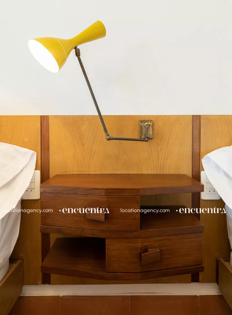 Back to the 60s 014-hd020-timeless-atemporal-villa-vintage-house-retro-house-indoors-room-decor-furniture-1.JPG
