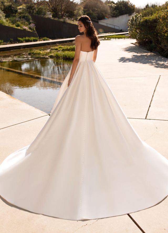  01-1495-sant-patrick-pronovias-2020-cruise-collection-mary-meiska.JPG  