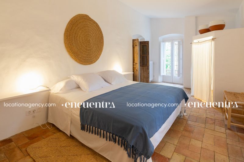 The White Frog 21-if630-24d-082.JPG