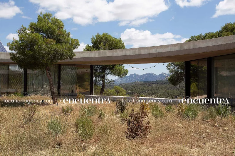 Circled 021-hi002-house-without-limits-nature-view-circular-house-concrete-architecture-interior-patio-views.JPG