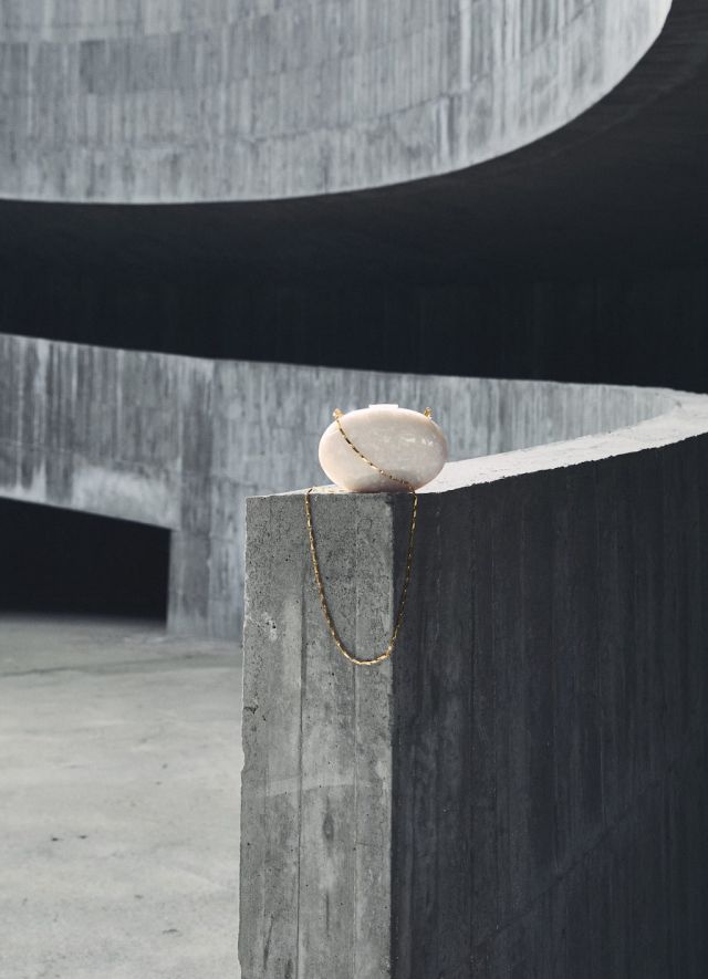  7-mango-campaign-concrete-hormigon-encuentra-location-agency.jpeg  