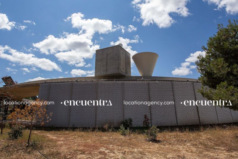 Circled 001-hi002-house-without-limits-nature-view-circular-house-concrete-architecture-metal.JPG