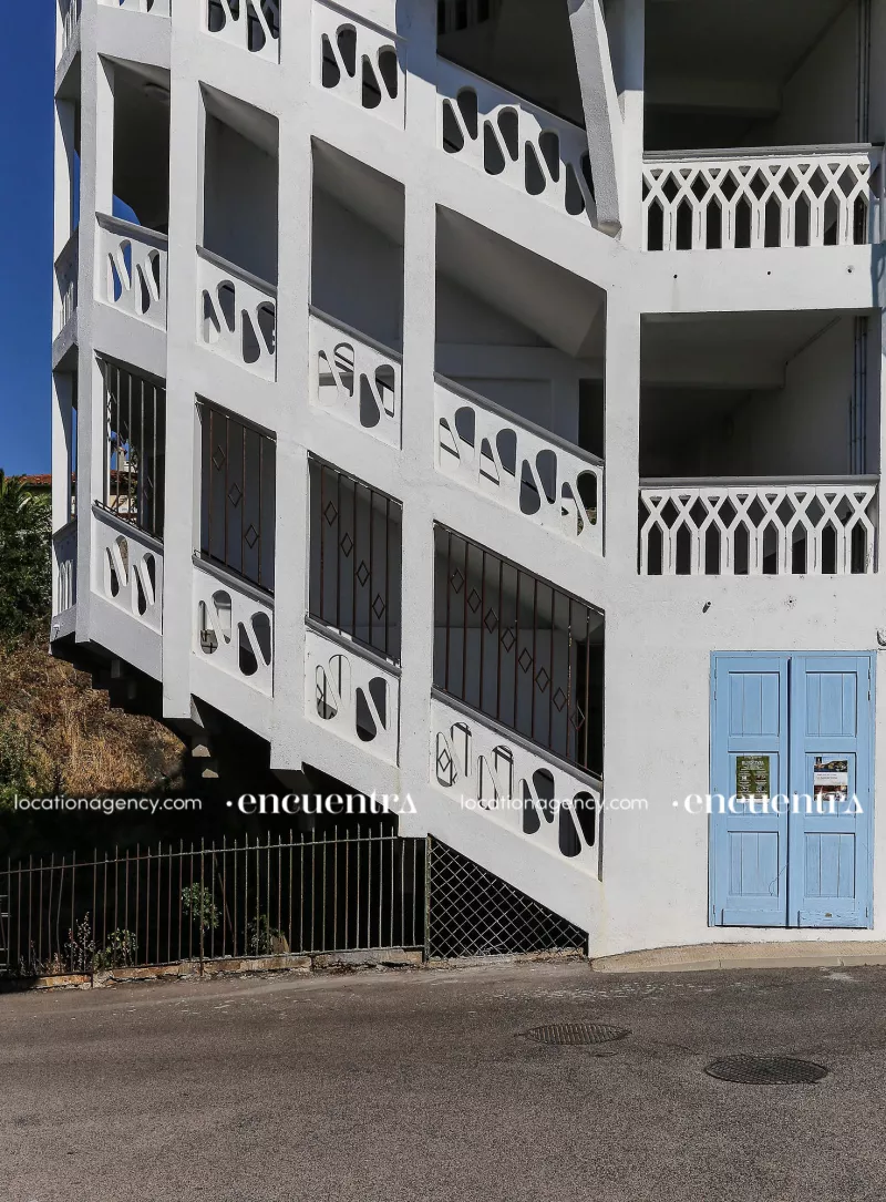 The Shiny Hotel 002-dt007-highlights-timeless-atemporal-white-retro.JPG