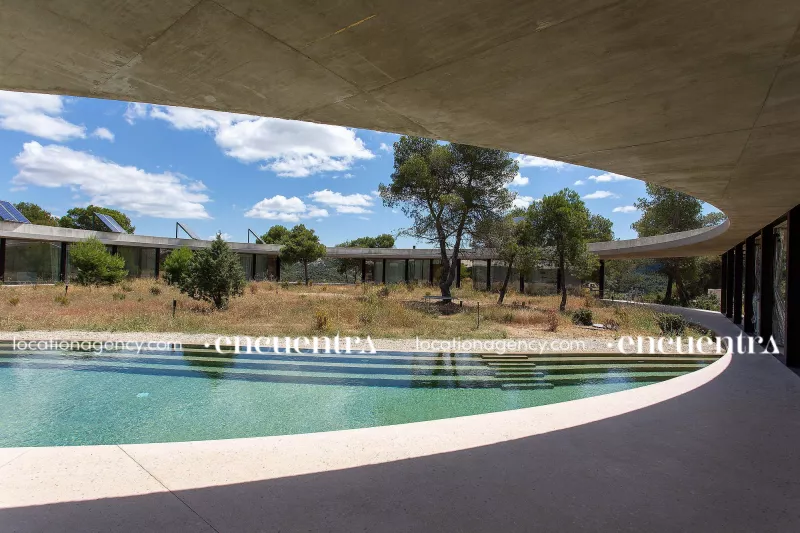 Circled 006-hi002-house-without-limits-nature-view-circular-house-concrete-architecture-lake-pool.JPG