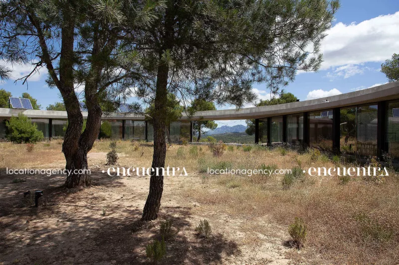 Circled 020-hi002-house-without-limits-nature-view-circular-house-concrete-architecture-interior-patio.JPG